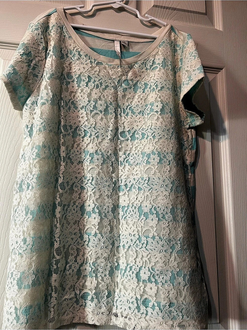 Lauren Conrad Floral Lace Top in Blue & White Size Small Like New